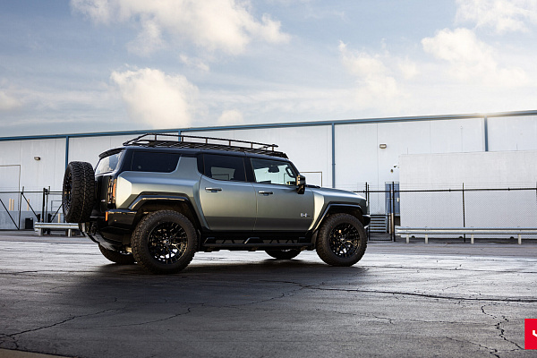 Фото дисков Vossen HFX-1 (8-Lug) Черный глянец на GMC Hummer EV