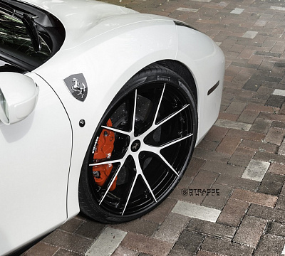 Фото дисков Strasse Wheels SM5R Deep Concave Monoblock на Ferrari 488