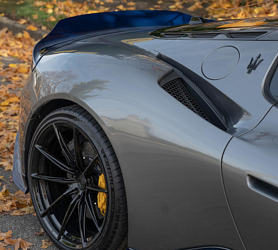 Фото дисков AL13 R10 на Maserati MC20