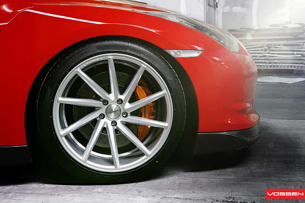 Фото дисков Vossen CVT Серебро на Nissan GT-R