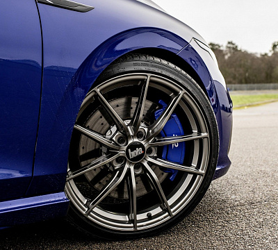 Фото дисков Bola FLC на Volkswagen Golf VIII