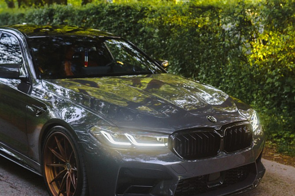 Фото дисков Brixton Forged R11-R Сатиновое темное золото на BMW 5/M5 (G30/F90)