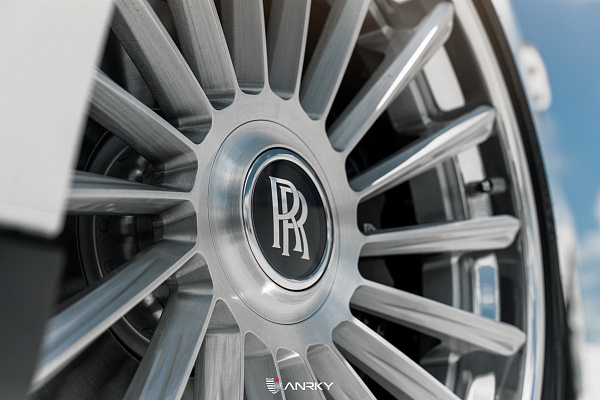 Фото дисков Anrky RF-382 Глянцевый лак на Rolls-Royce Cullinan