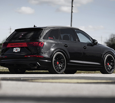 Фото дисков Rotiform JDR на Audi Q7 (4M)