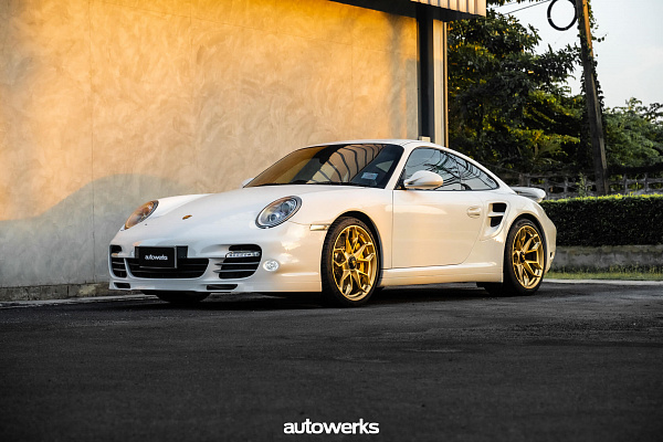 Фото дисков HRE P201 Сатиновое золото на Porsche 911 VI