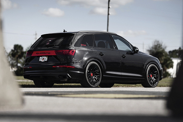 Фото дисков Rotiform JDR  на Audi Q7 (4M)