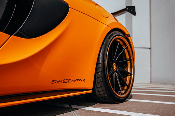 Фото дисков Strasse Wheels SV10T Deep Concave FS Черный сатин на McLaren 570S