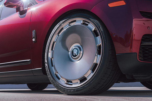 Фото дисков HRE L108M Глянцевый темный лак на Rolls-Royce Cullinan
