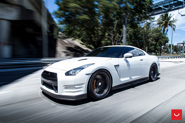 Фото дисков Vossen VFS-5 Глянцевый графит на Nissan GT-R