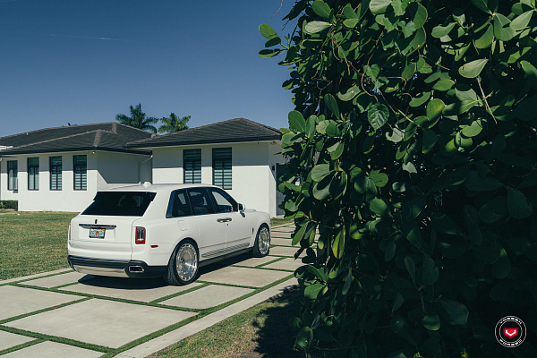 Фото дисков Vossen LC3-11 Глянцевый лак на Rolls-Royce Cullinan