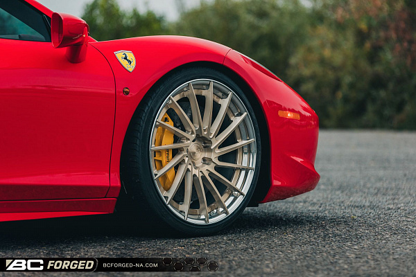 Фото дисков BC Forged HCA215 Глянцевая шампань на Ferrari 458