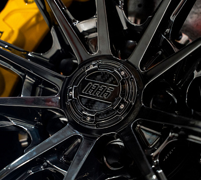 Фото дисков 1886 Wheels G010 на Ferrari 812