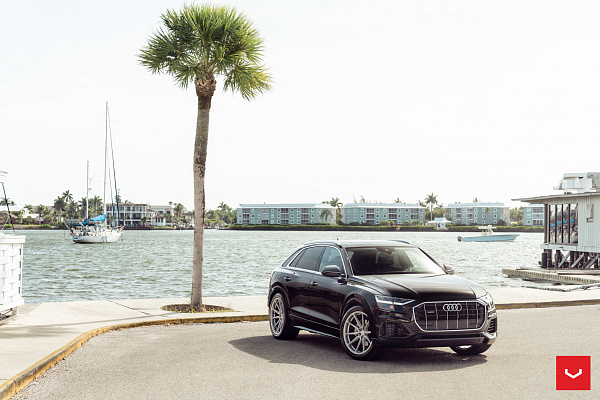 Фото дисков Vossen HF-3 Серебро на Audi Q8