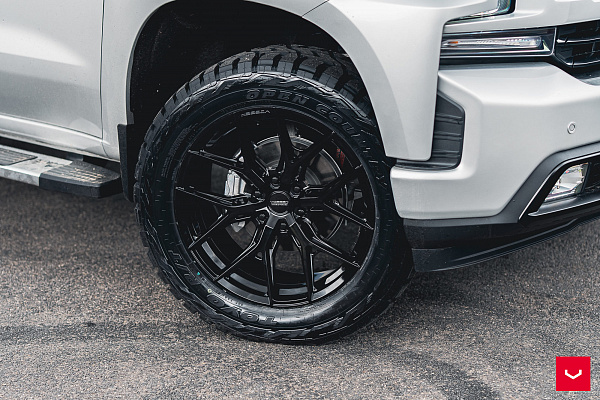 Фото дисков Vossen HF6-4 Черный глянец на Chevrolet Silverado IV