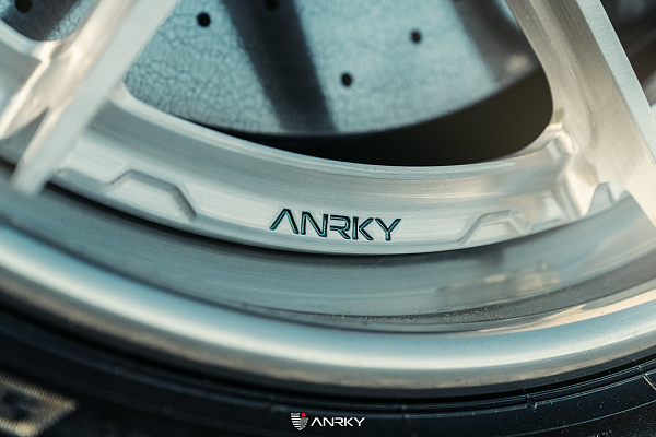 Фото дисков Anrky XR-301 Глянцевый лак на Lamborghini Revuelto