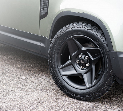 Фото дисков Kahn Mondial Heavy Duty RS на Land Rover Defender II