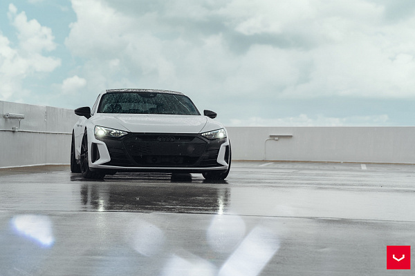 Фото дисков Vossen HF-3 Черный глянец на Audi E-tron GT