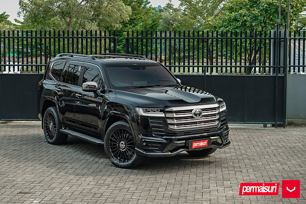 Фото дисков Vossen HF-8 Черный глянец на Toyota Land Cruiser 300