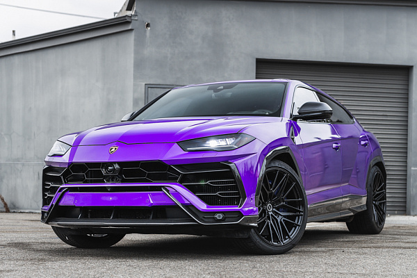 Фото дисков Brixton Forged VL4 Черный глянец на Lamborghini Urus