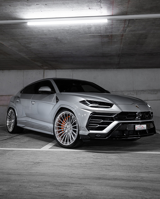 Фото дисков R802 Полированный лак на Lamborghini Urus