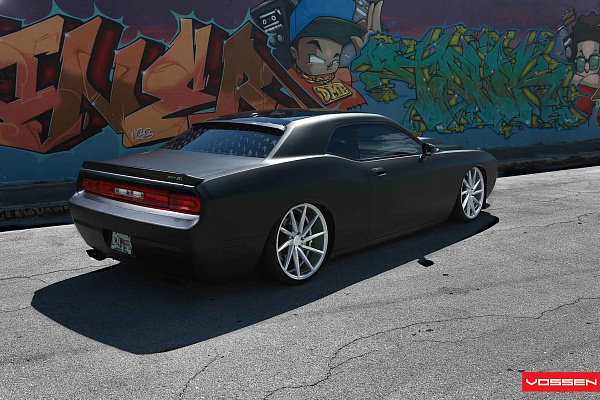 Фото дисков Vossen CVT Серебро на Dodge Challenger III