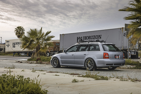 Фото дисков Rotiform OZR Матовый графит на Audi A/S/RS 4 (B8)