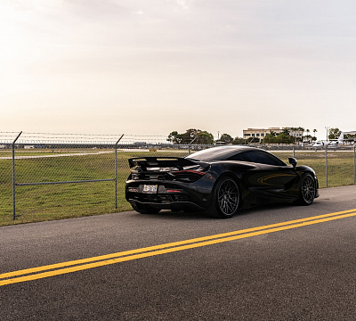 Фото дисков Strasse Wheels SV10M Deep Concave FS на McLaren 720S