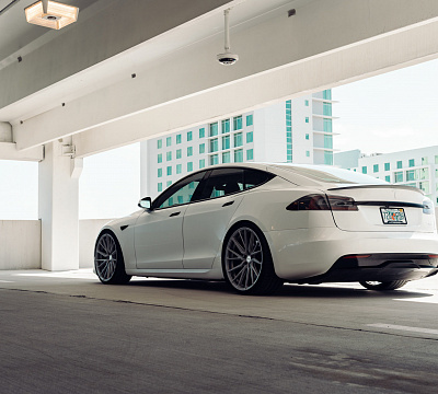 Фото дисков Vossen HF-4T на Tesla Model S