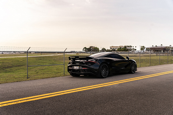 Фото дисков Strasse Wheels SV10M Deep Concave FS Другой цвет на McLaren 720S