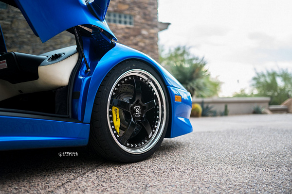 Фото дисков Strasse Wheels S5 Performance Черный глянец на Lamborghini Diablo