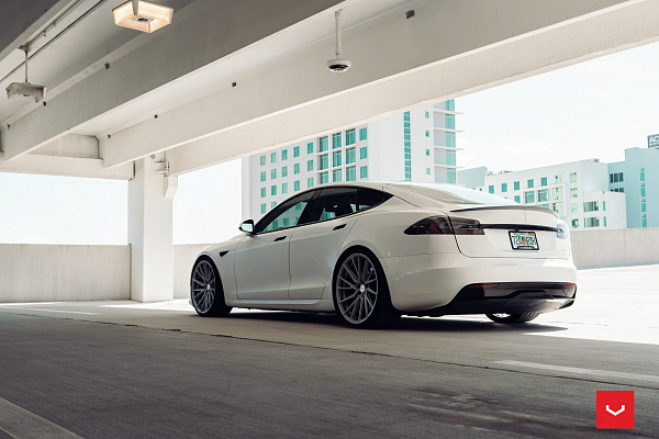 Фото дисков Vossen HF-4T Серебро на Tesla Model S