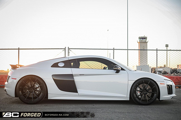 Фото дисков BC Forged EH182 Черный глянец на Audi R8 (4S)