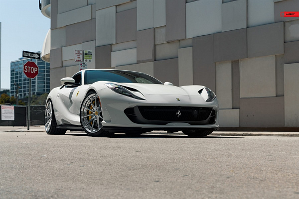 Фото дисков Anrky AN28 Полированный лак на Ferrari 812