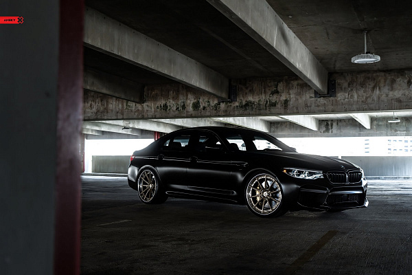 Фото дисков Anrky AN38 Глянцевое темное золото на BMW 5/M5 (G30/F90)