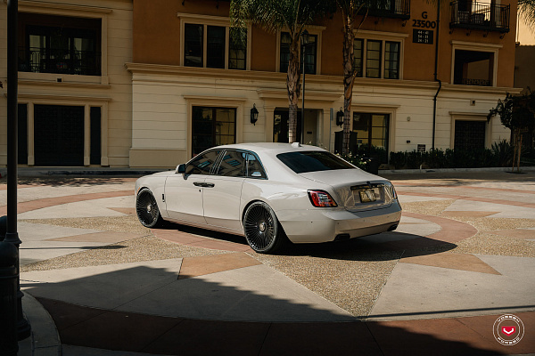 Фото дисков Vossen S17-16 Черный глянец на Rolls-Royce Ghost II