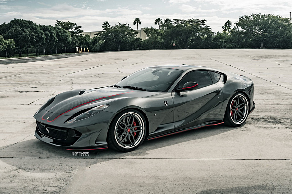 Фото дисков Strasse Wheels SV4 Deep Concave FS Сатиновый графит на Ferrari 812