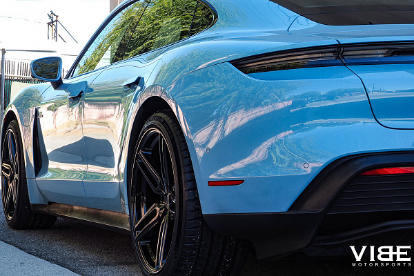 Фото дисков Vossen HF-1 Черный глянец на Porsche Taycan I