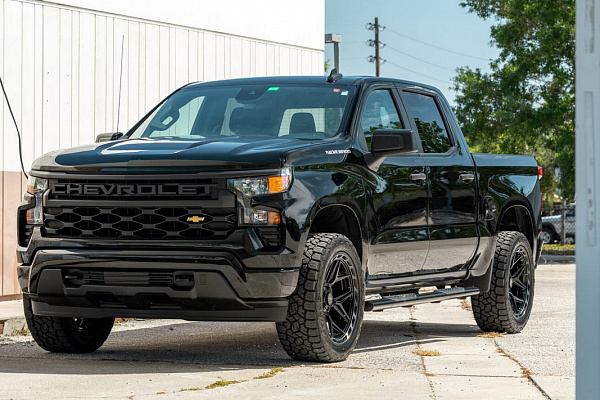 Фото дисков 4PLAY 4P55 Черный глянец на Chevrolet Silverado IV