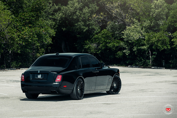 Фото дисков Vossen S17-14 Черный глянец на Rolls-Royce Phantom