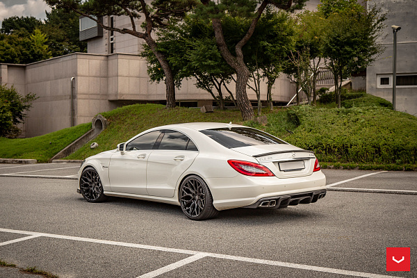 Фото дисков Vossen HF-2 Черный глянец на Mercedes-Benz CLS (C218)