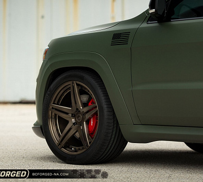 Фото дисков BC Forged HC052 на Jeep Grand Cherokee IV