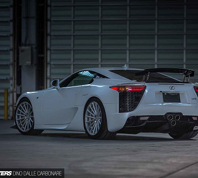 Фото дисков Vossen VFS-2 на Lexus LFA