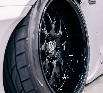 Фото дисков Strasse Wheels SV8 Signature на Nissan GT-R