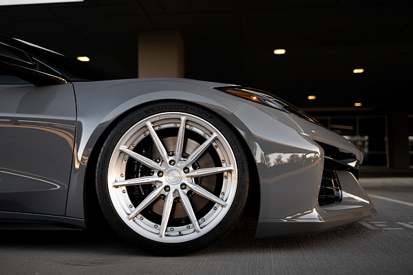Фото дисков Brixton Forged R11-R Глянцевый лак на Chevrolet Corvette C8