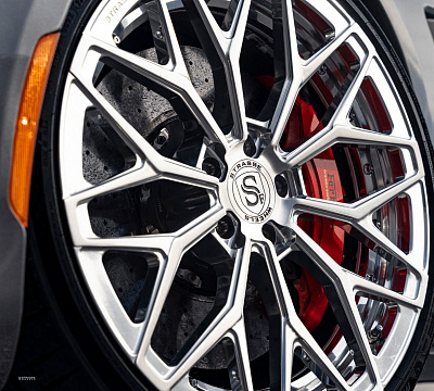 Фото дисков Strasse Wheels SV20M Deep Concave Duoblock на Ferrari GTC4Lusso