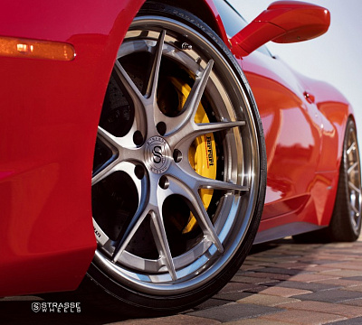 Фото дисков Strasse Wheels SM5R Deep Concave FS на Ferrari 458