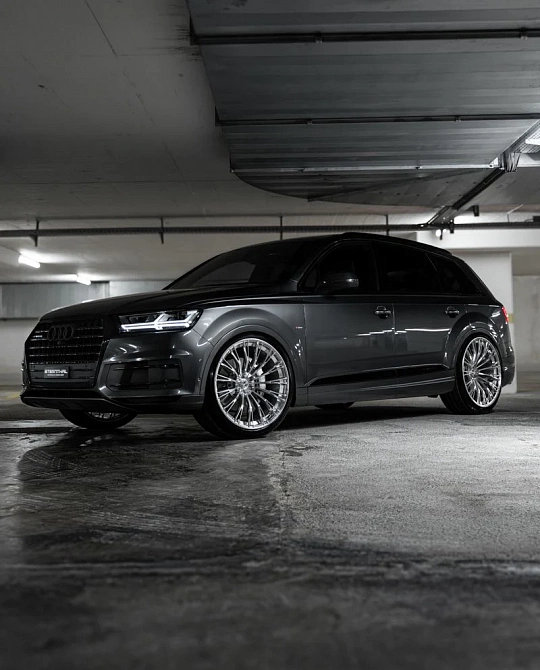 Фото дисков ST11 Полированный лак на Audi Q7 (4M)