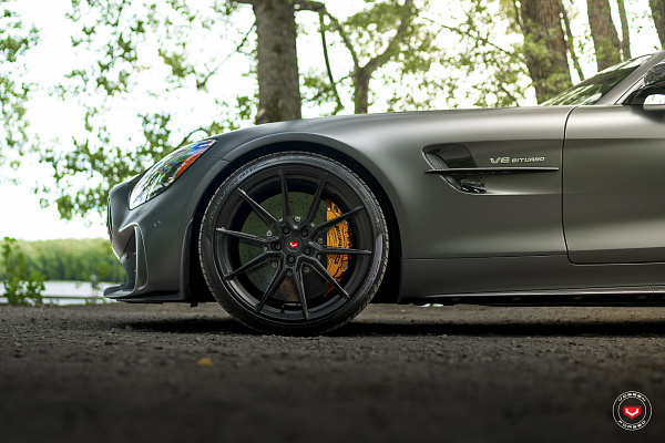 Фото дисков Vossen EVO-2R Черный сатин на Mercedes-Benz AMG GT I