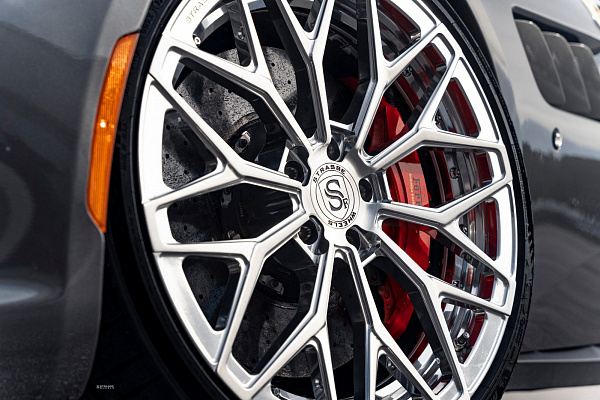 Фото дисков Strasse Wheels SV20M Deep Concave Duoblock Глянцевый лак на Ferrari GTC4Lusso