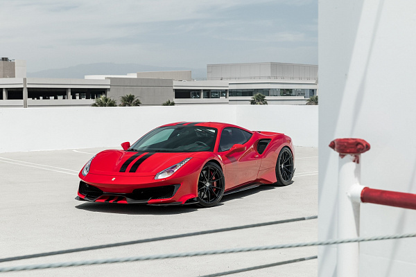 Фото дисков HRE P104SC Черный глянец на Ferrari 488